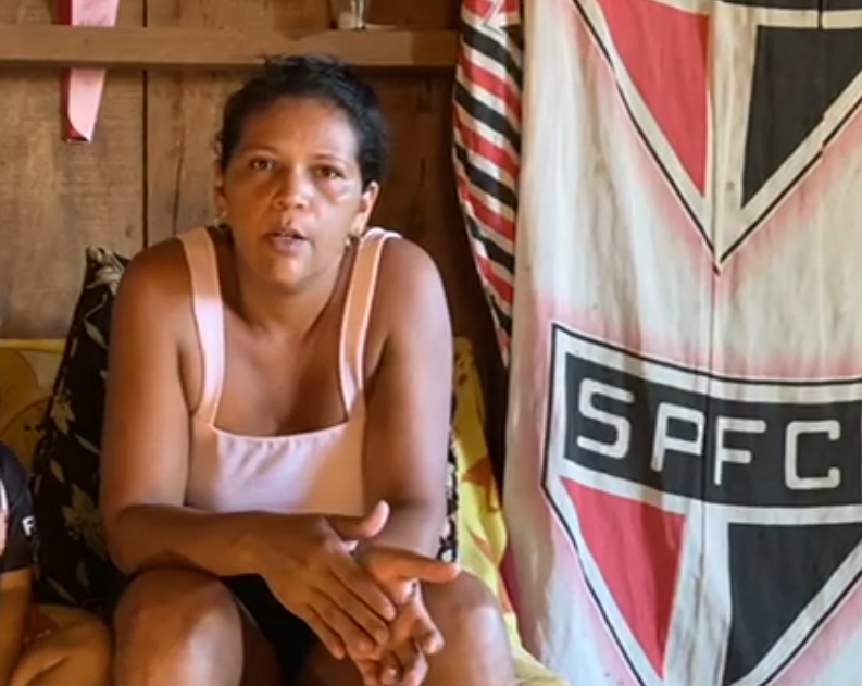 APELO: Mãe de cinco filhos precisa de emprego para alimentá-los e reconstruir sua vida