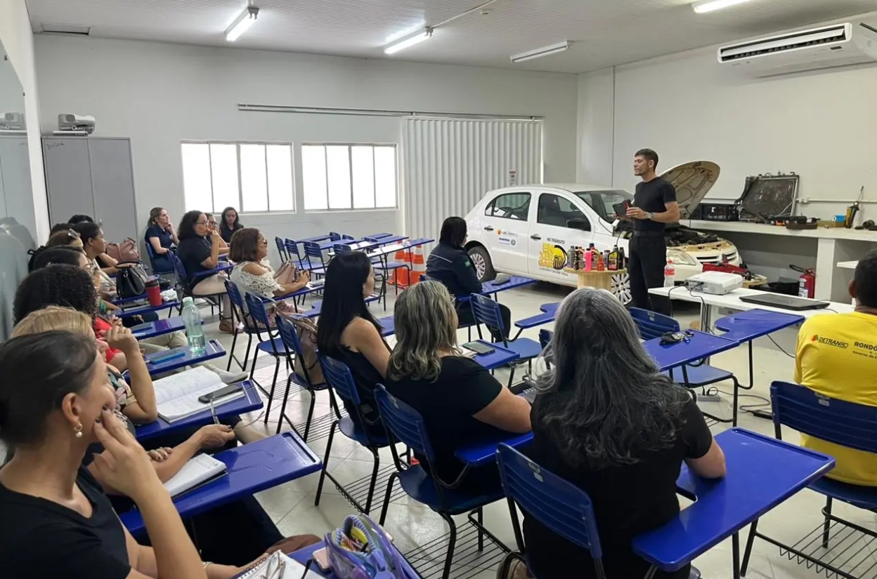 EDUCAÇÃO: Curso de mecânica básica capacita mulheres para lidar com situações no trânsito