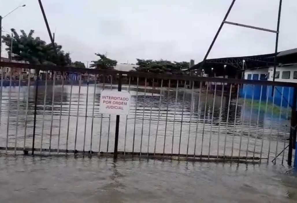 CHEIA DO MADEIRA: Antiga rodoviária provisória e feirinha local ficam submersas em PVH