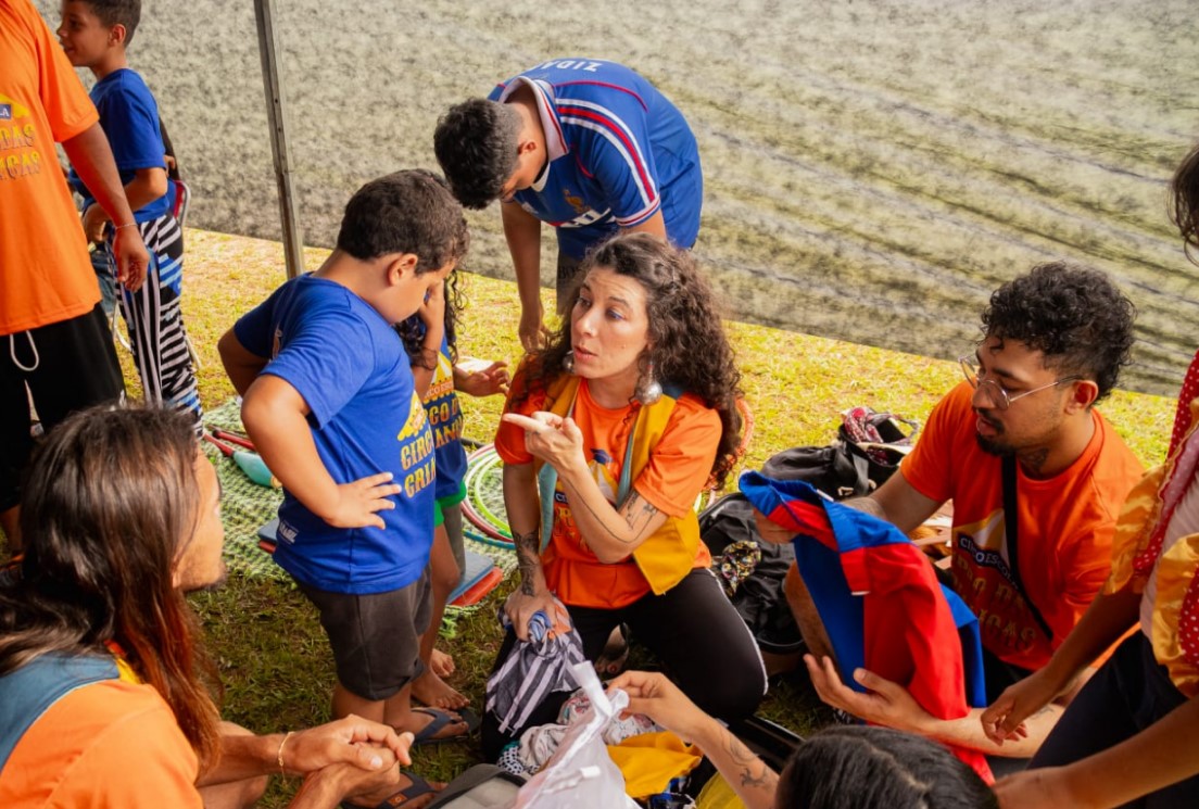 Circo das Crianças apresenta espetáculo em praça pública de Vilhena
