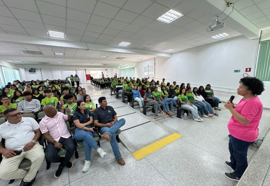 SÍLVIA CRISTINA: Deputada leva palestra do Outubro Rosa para Guajará-Mirim e participa de reuniões