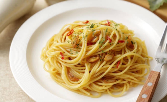 NUNCA MAIS ERREI: O truque de chef para fazer o verdadeiro macarrão alho e óleo