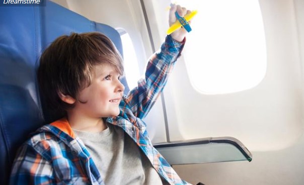 FAMÍLIA: Decisão da Anac diz que menores devem viajar ao lado dos pais