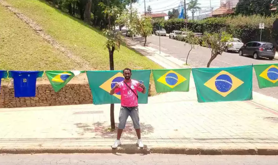 RECEIO: Política faz torcedor procurar camisa da seleção de outras cores