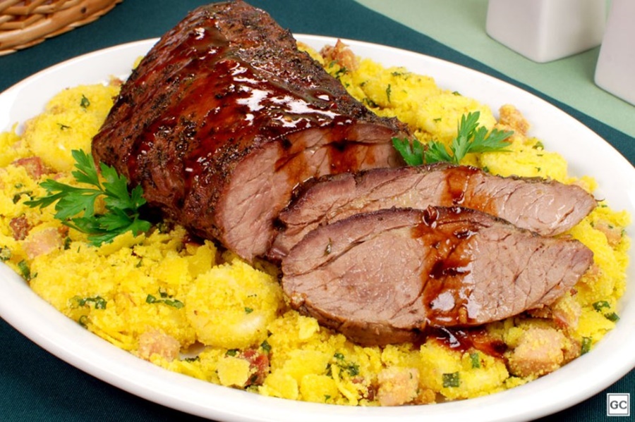 ALMOÇO: Aprenda a fazer maminha ao chimichurri com farofa de banana