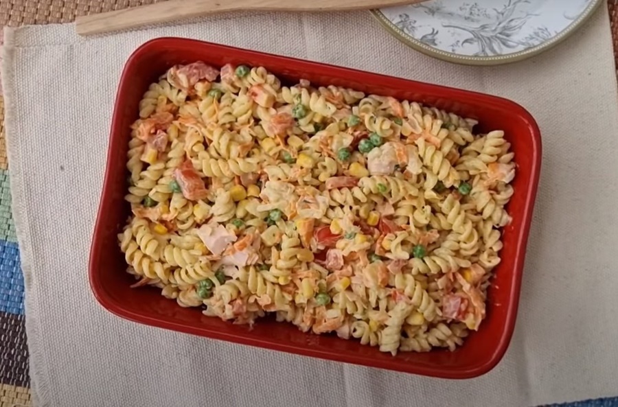 MASSA: Aprenda a fazer uma leve e rápida salada com macarrão