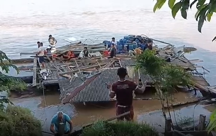 RIO MADEIRA: Balsa desgovernada destrói flutuantes e pequenas embarcações no porto de Calama