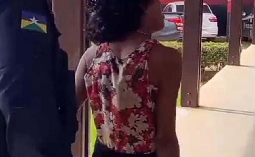 VÍDEO: Mulher acusada de matar morador de rua é presa pela PM