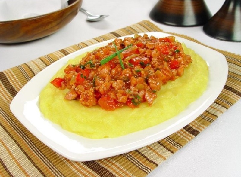 COZINHA: Receita de polenta cremosa com linguiça