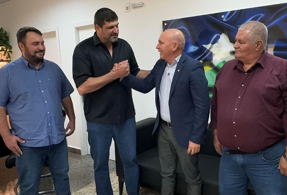 EZEQUIEL NEIVA: Deputado anuncia recurso para aquisição de micro-ônibus da saúde