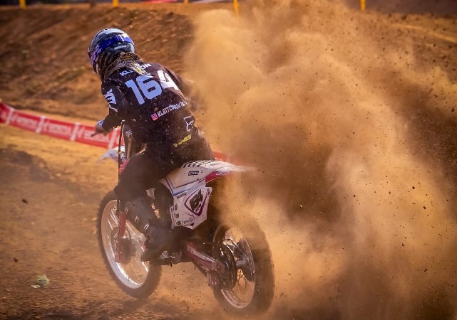 A MELHOR: Corrida de Motocross em Machadinho do Oeste foi brutal