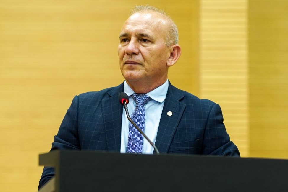 EZEQUIEL NEIVA: Deputado critica longas filas e desorganização na logística portuária de PVH