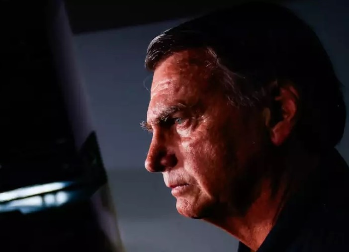 MEDIDA CAUTELAR: Defesa nega violação e diz que Bolsonaro não sabia de proibição de entrevistas