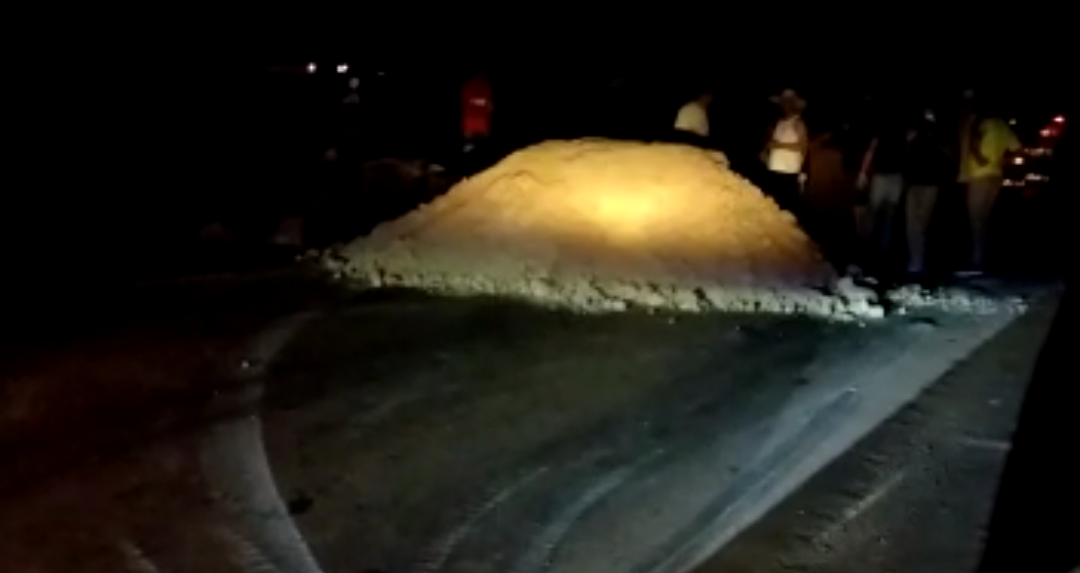 ATO ANTIDEMOCRÁTICO: Golpistas fecham ponte na BR-364 em Candeias e tentam gerar caos em RO