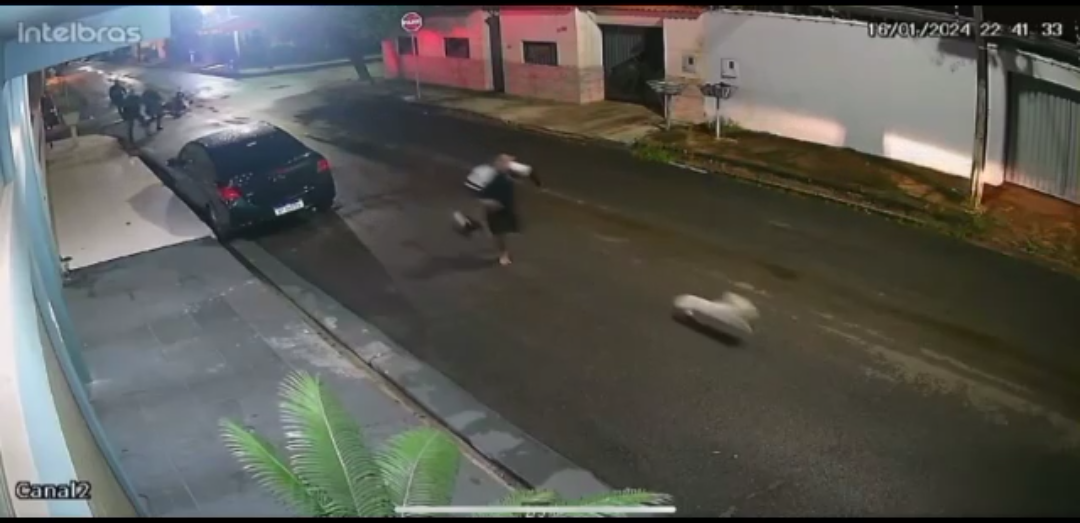 BPCHOQUE PRENDEU: Vídeo mostra prisão de mulher abandonada por namorado após fuga e acidente 