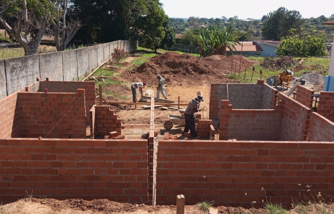 EZEQUIEL NEIVA: Obra de piscina térmica em Apae é iniciada com apoio do deputado
