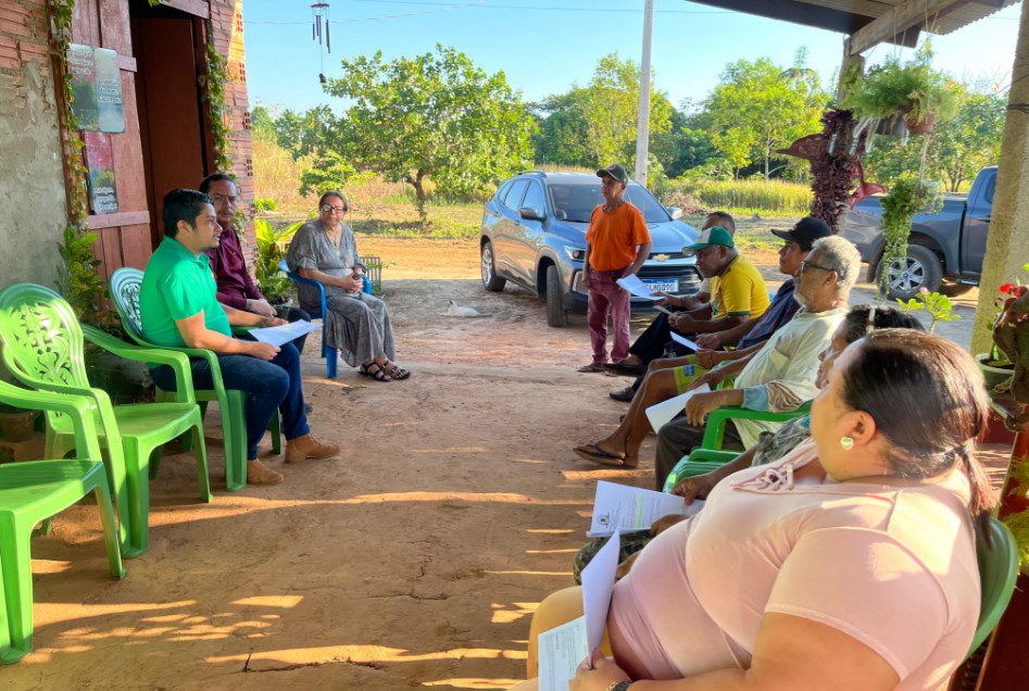 ELLIS REGINA: Vereadora atende demandas da comunidade do KM 13