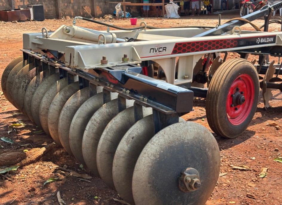 ALAN QUEIROZ: Deputado entrega implementos agrícolas para o município de Nova União