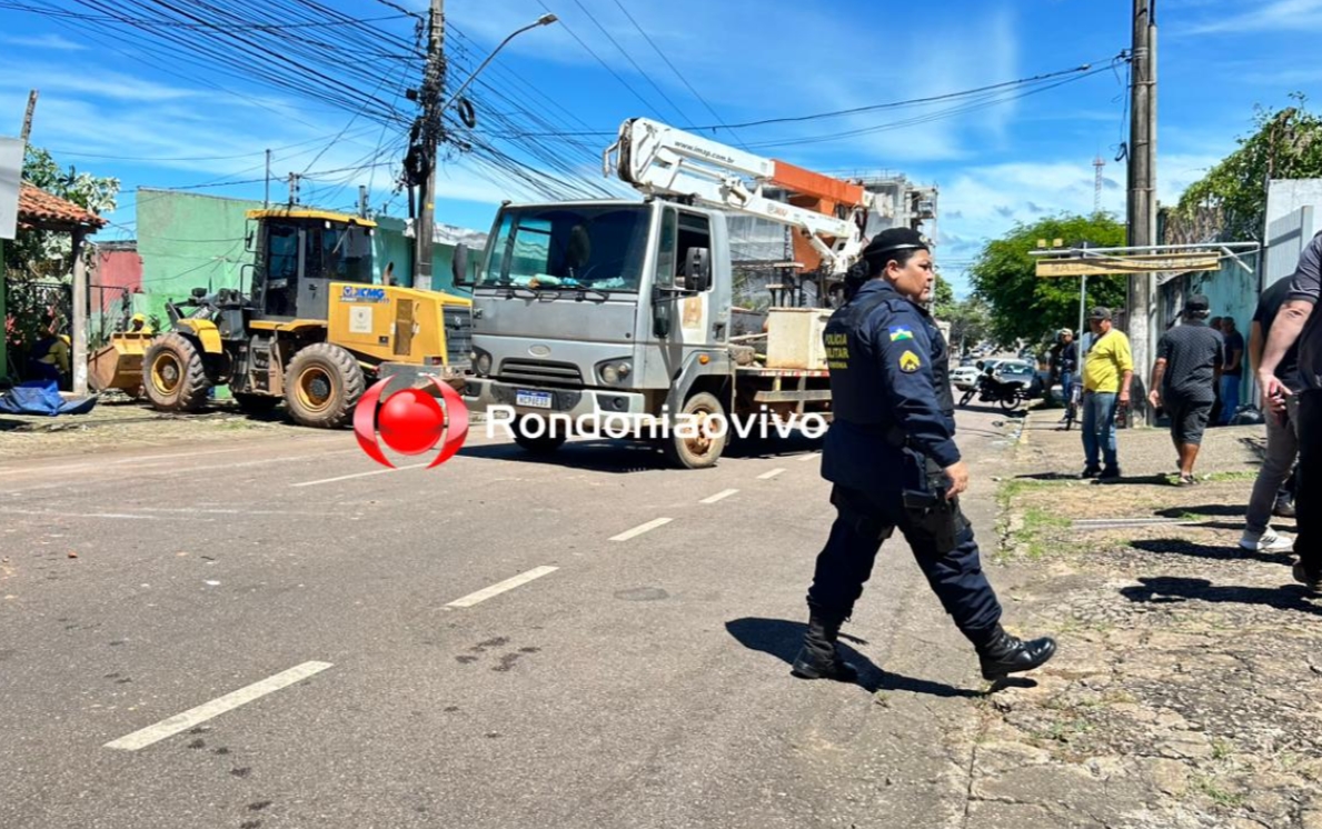 URGENTE: Sema faz nova operação em residência de acumuladora de lixo no Centro