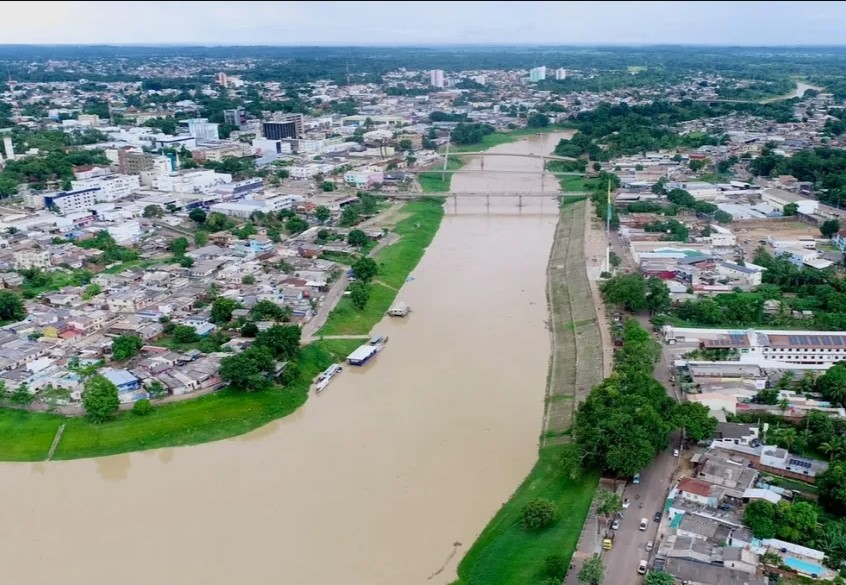 ALARMANTE: Rio Acre continua subindo em ritmo acelerado e preocupa moradores de Rio Branco