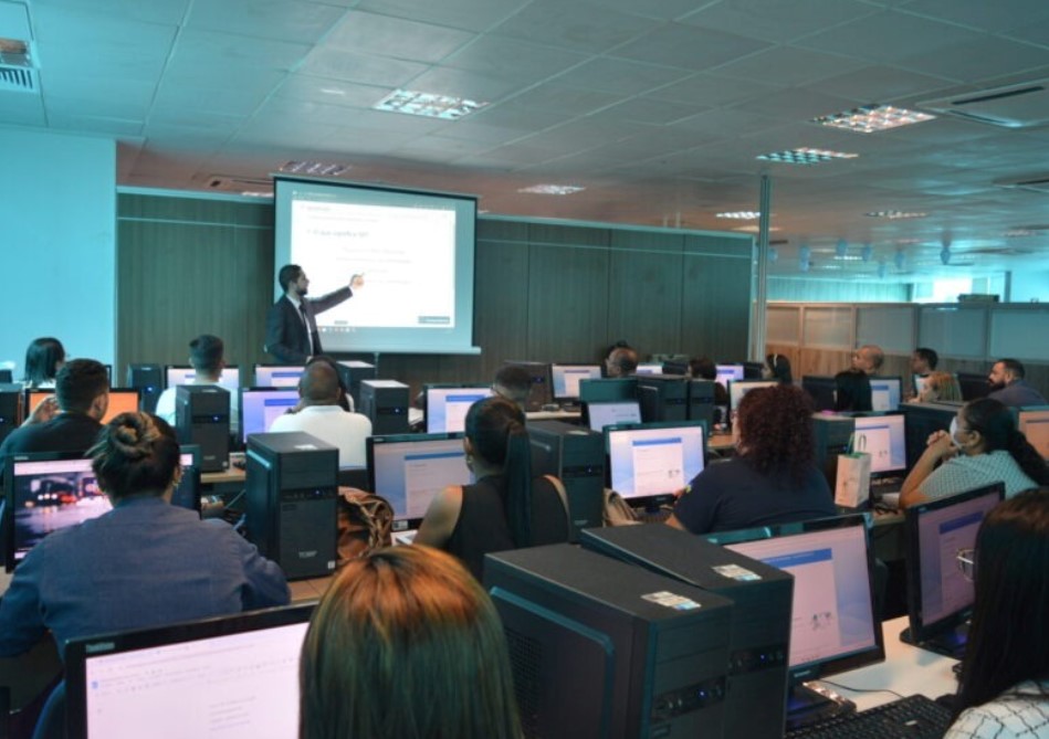 ALAN QUEIROZ: Deputado propõe treino para atendimento inclusivo no transporte público estadual