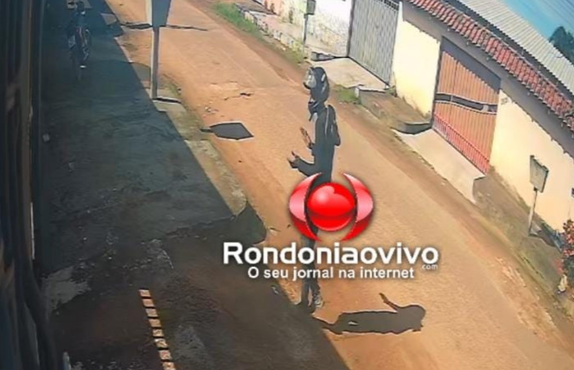 VÍDEO: Ladrão finge bater palmas na frente de residência e furta motocicleta