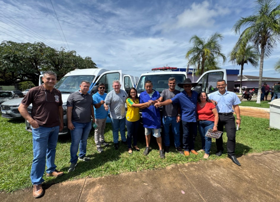 TAISSA SOUSA: Deputada entrega van e ambulância para Nova Mamoré