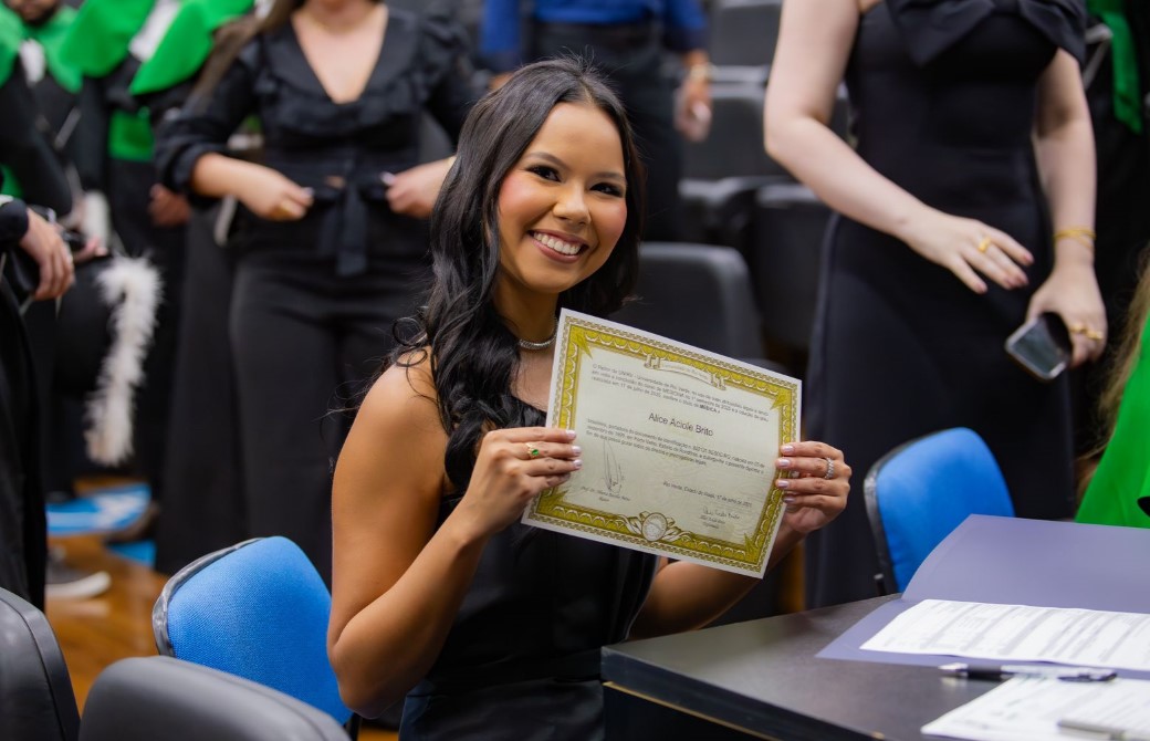 MÉDICA: Rondoniense Alice Aciole Brito forma em medicina em Rio Verde