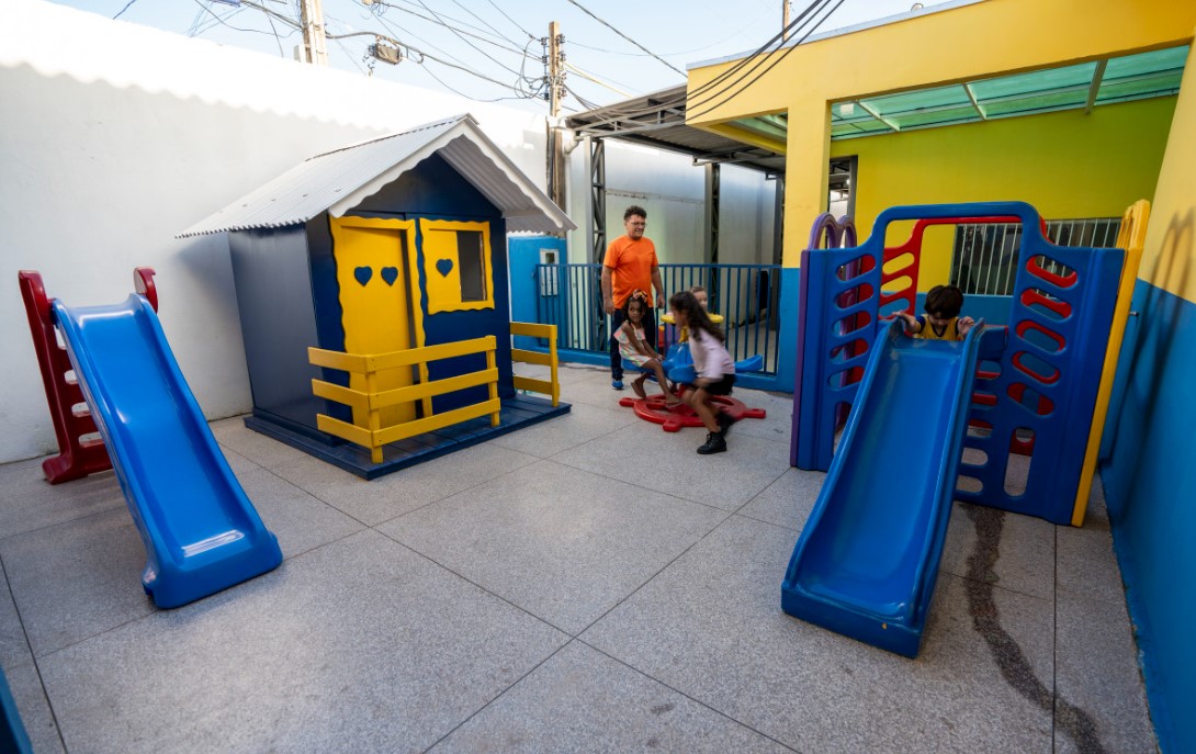 CRECHE NOTURNA: Semed publica errata sobre cronograma do projeto