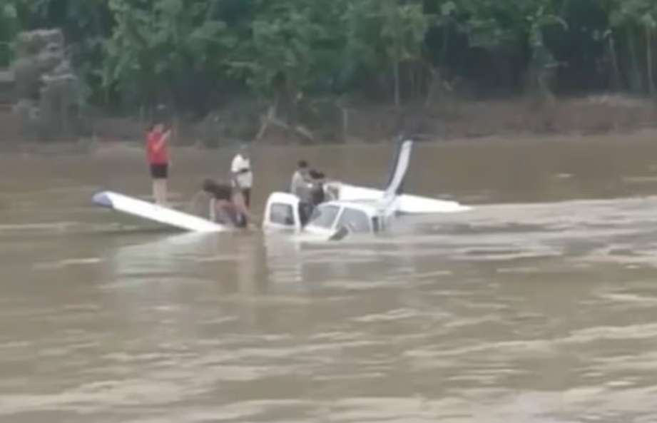 POUSO DE EMERGÊNCIA: Avião de pequeno porte com cinco tripulantes cai em rio