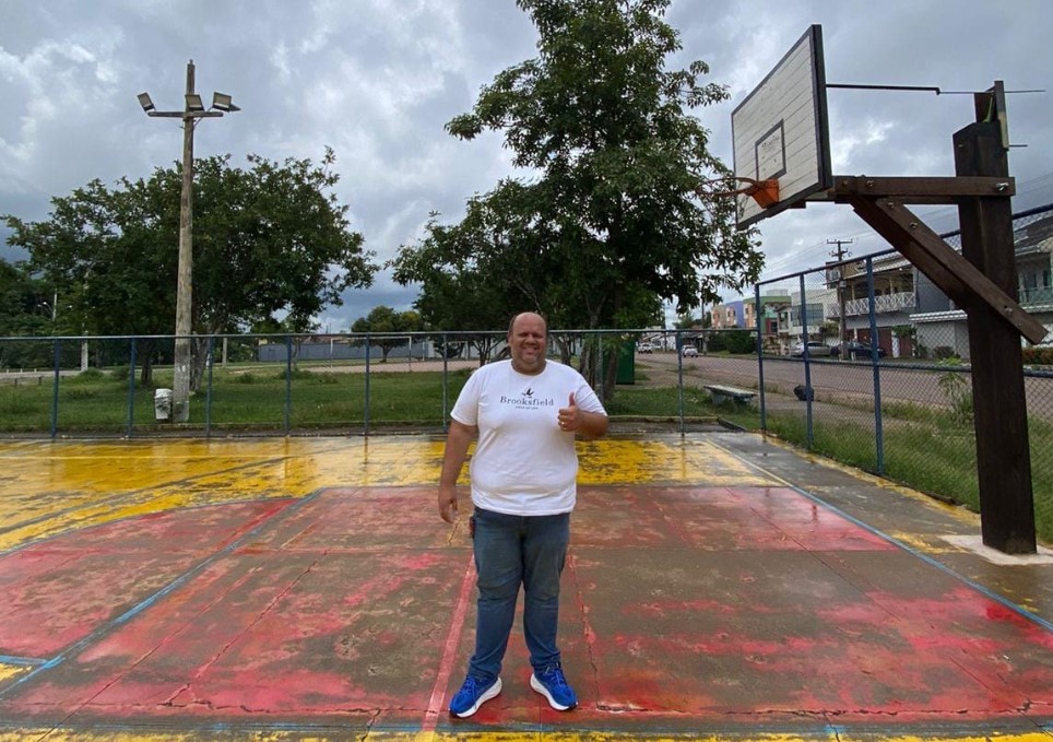 JÚNIOR QUEIROZ: Vereador visita praça do Conjunto Santo Antônio para verificar demandas