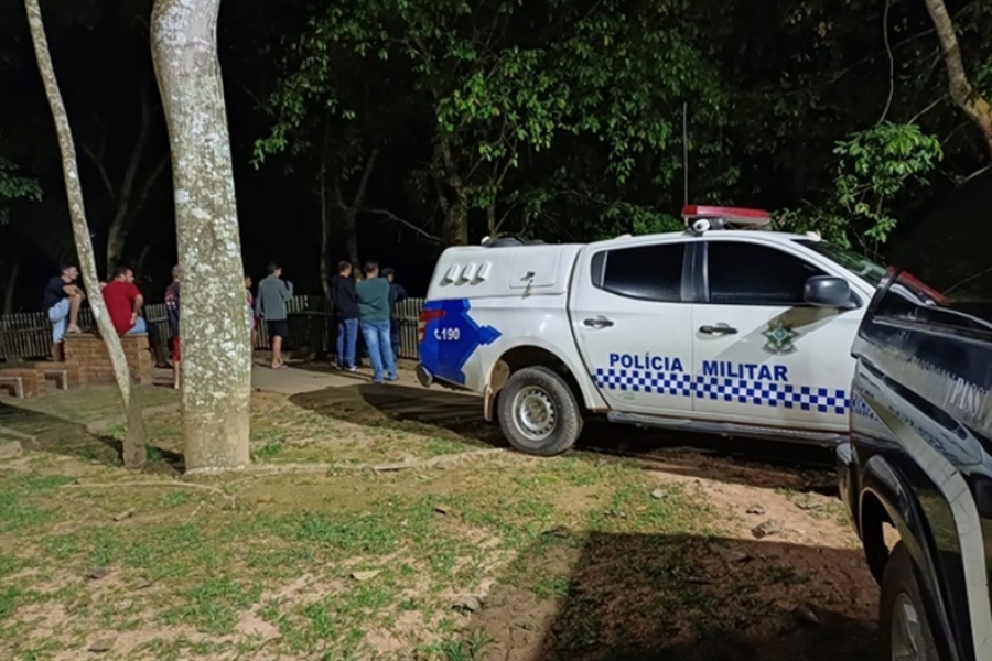 CRIME NO BOSQUE: Uma mulher e 2 homens são suspeitos de homicídio; uma prisão foi mantida