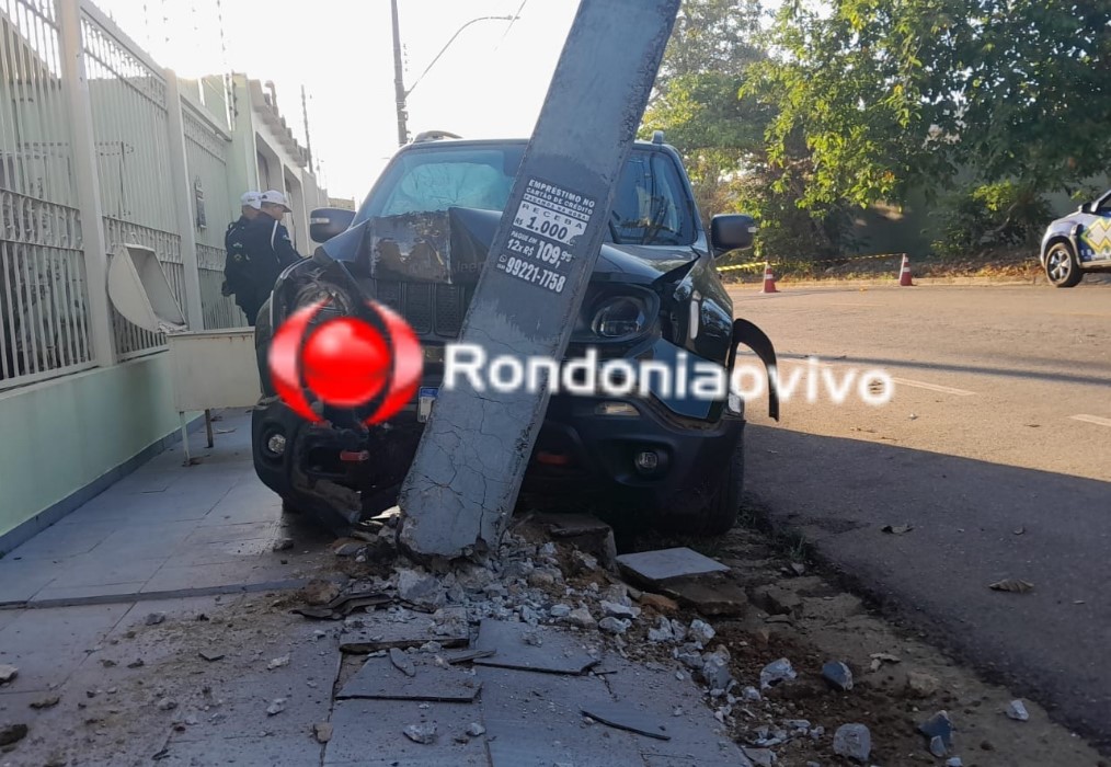 AMANHECIDO: Servidor público é preso embriagado após bater Jeep contra poste