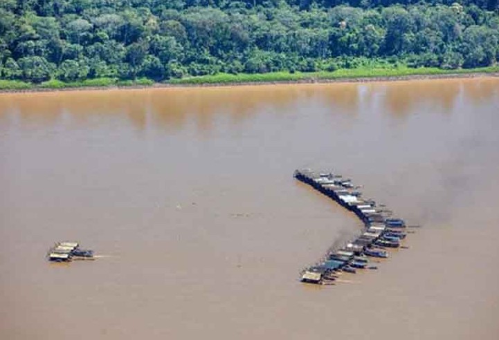 ATIVIDADE ILEGAL: Greenpeace Brasil flagra mais de 500 balsas de garimpo no Rio Madeira