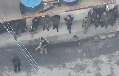 COMPLEXO DO ALEMÃO: CV é filmado com fuzis e roupas de guerra antes de megaoperação