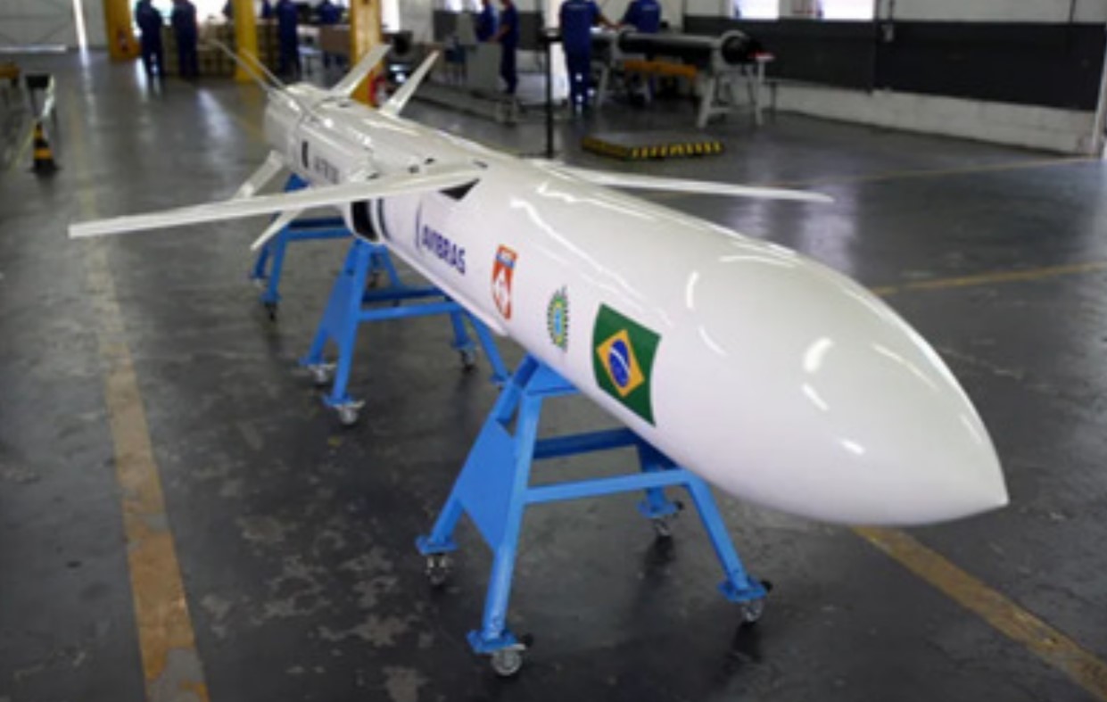 COMBATE AÉREO: Brasil desenvolve míssil supersônico capaz de atingir 4 mil km/h