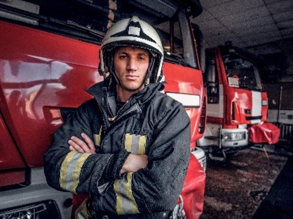 EM QUEM ACREDITAR?: Brasileiros confiam mais nos Bombeiros e nas igrejas do que nos políticos