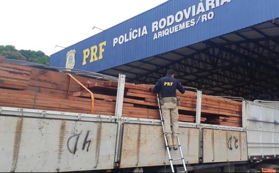 FISCALIZAÇÃO AMBIENTAL: PRF apreende mais de 90 metros cúbicos de madeiras em Ariquemes/RO