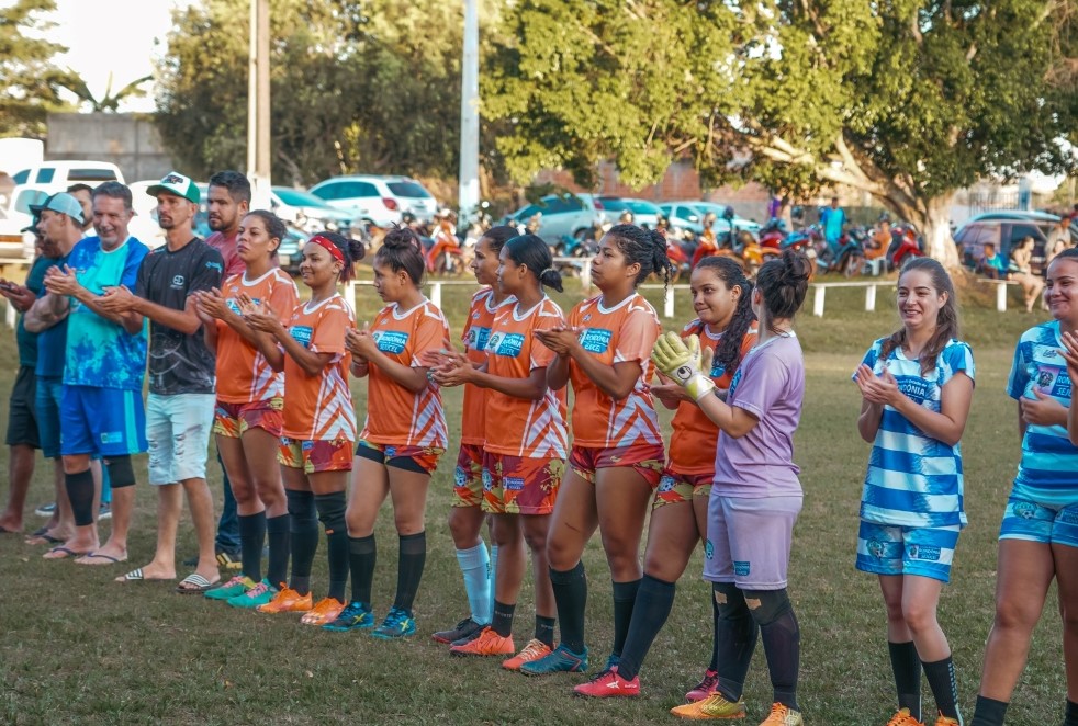 RIBEIRO DO SINPOL: Deputado prestigia entrega de materiais esportivos e anuncia emenda no interior