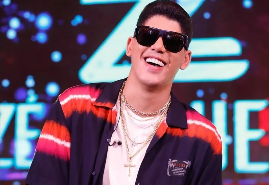 SUSTO: Avião de Zé Vaqueiro sofre pane após decolagem