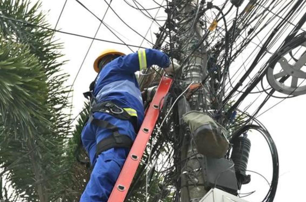 SEGURANÇA EM POSTES: Energisa alerta técnicos de telecomunicações sobre riscos próximos à rede elétrica