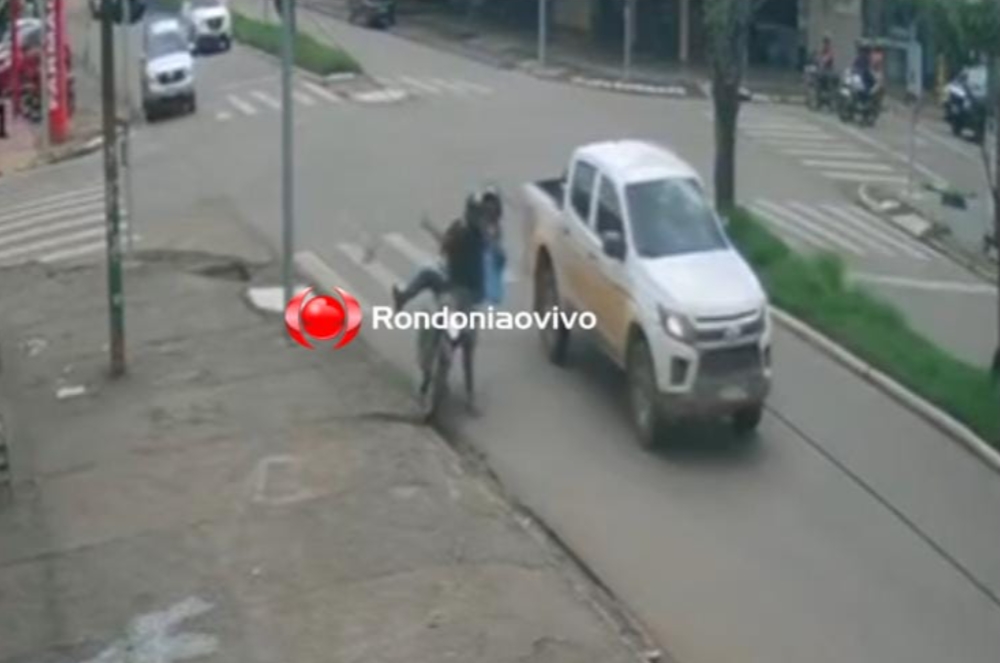 NA GUAPORÉ: Vídeo mostra acidente que deixou passageira de moto ferida