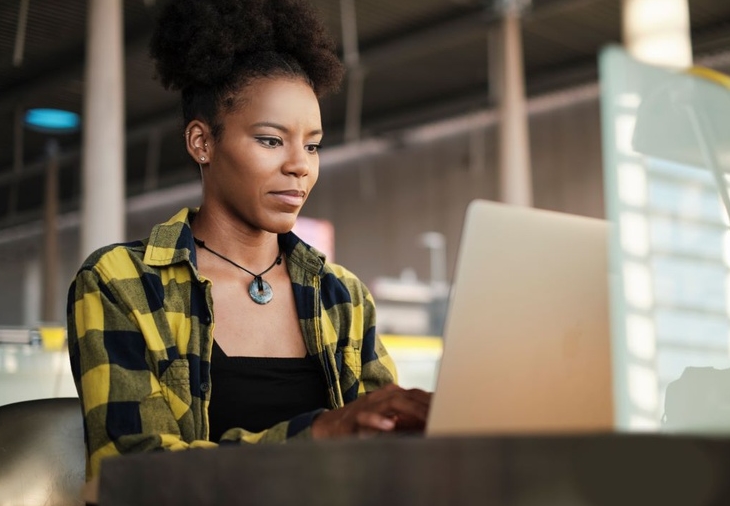 LEVANTAMENTO: Mulheres ocupam 1/3 das vagas em estabelecimentos com 100 ou mais empregados