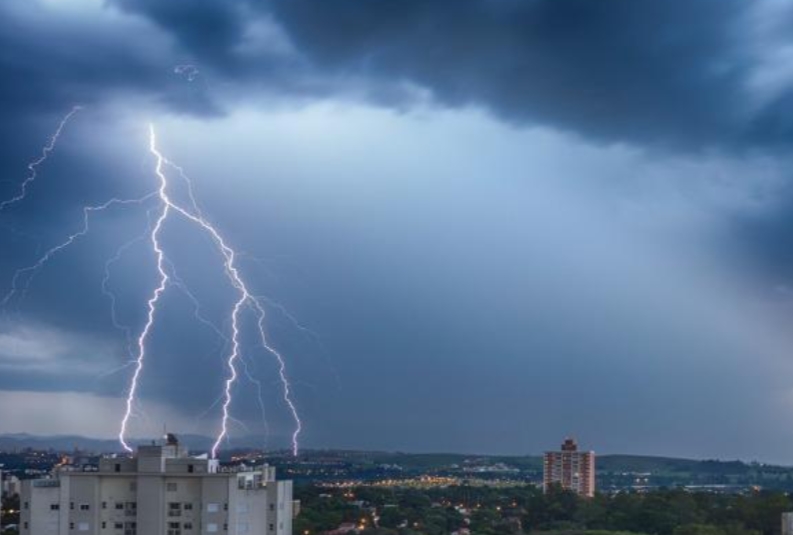 TEMPORAL: Sol forte e chuva rápida marcam a sexta-feira em RO