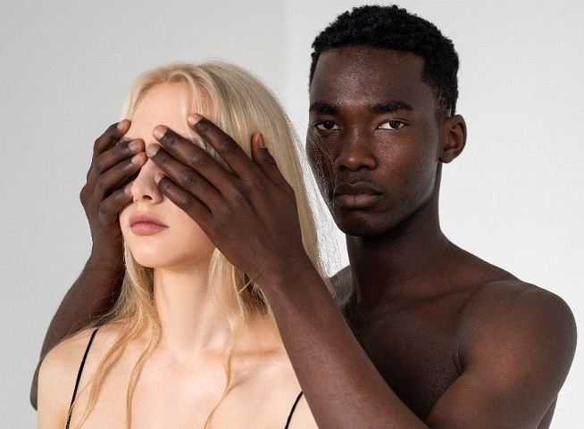 DEMISSEXUAL: Pessoa que sente atração somente com forte vínculo emocional com alguém