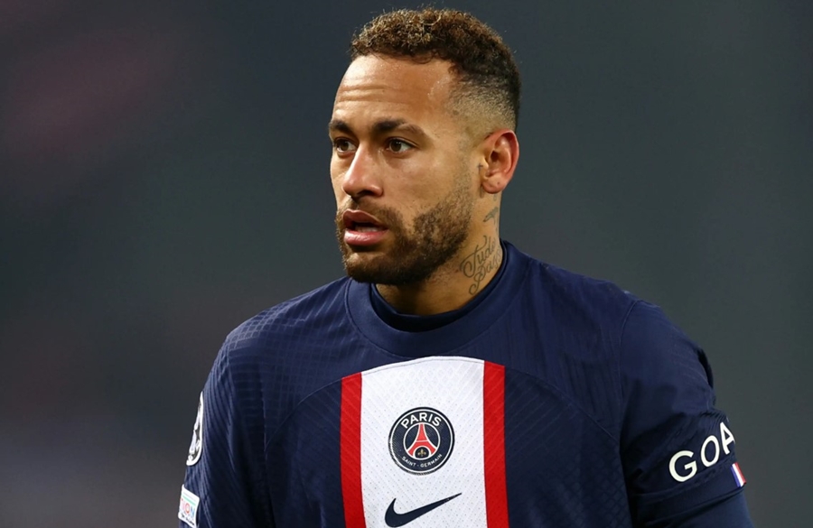 PATERNIDADE: Modelo Húngara pede apreensão de passaporte de Neymar em processo