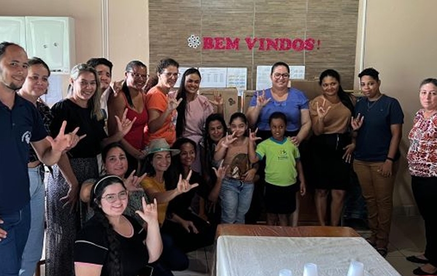 TAISSA SOUSA: Deputada recebe batismo do nome na comunidade surda por alunos