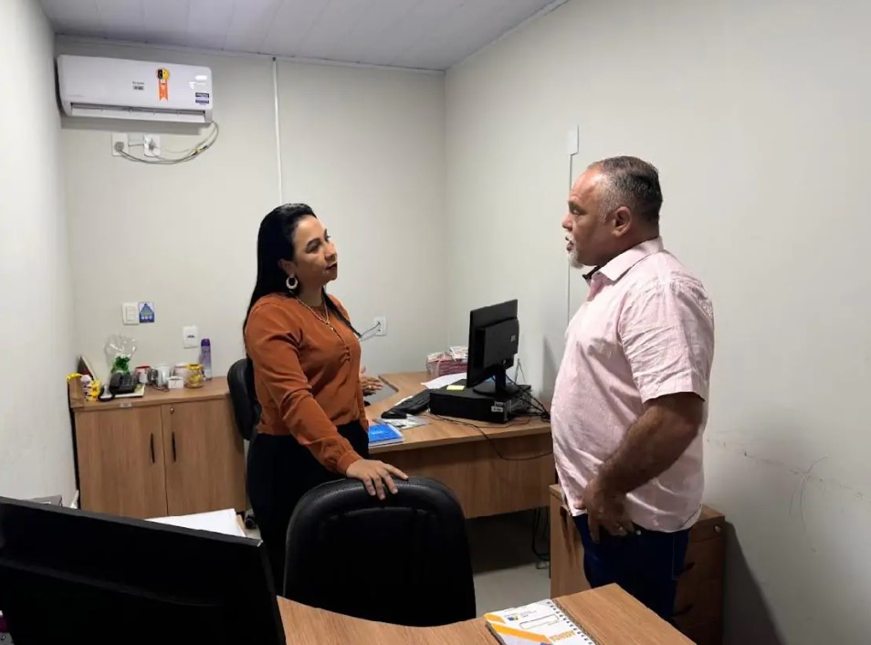 JOEL DA ENFERMAGEM: Vereador discute projetos educacionais na SEMED