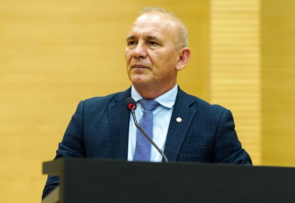 EZEQUIEL NEIVA: Deputado critica longas filas e desorganização na logística portuária de PVH