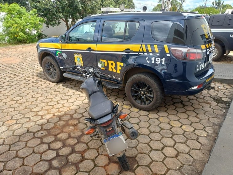 VEÍCULO RECUPERDO: PRF recupera motocicleta furtada em Ji-Paraná